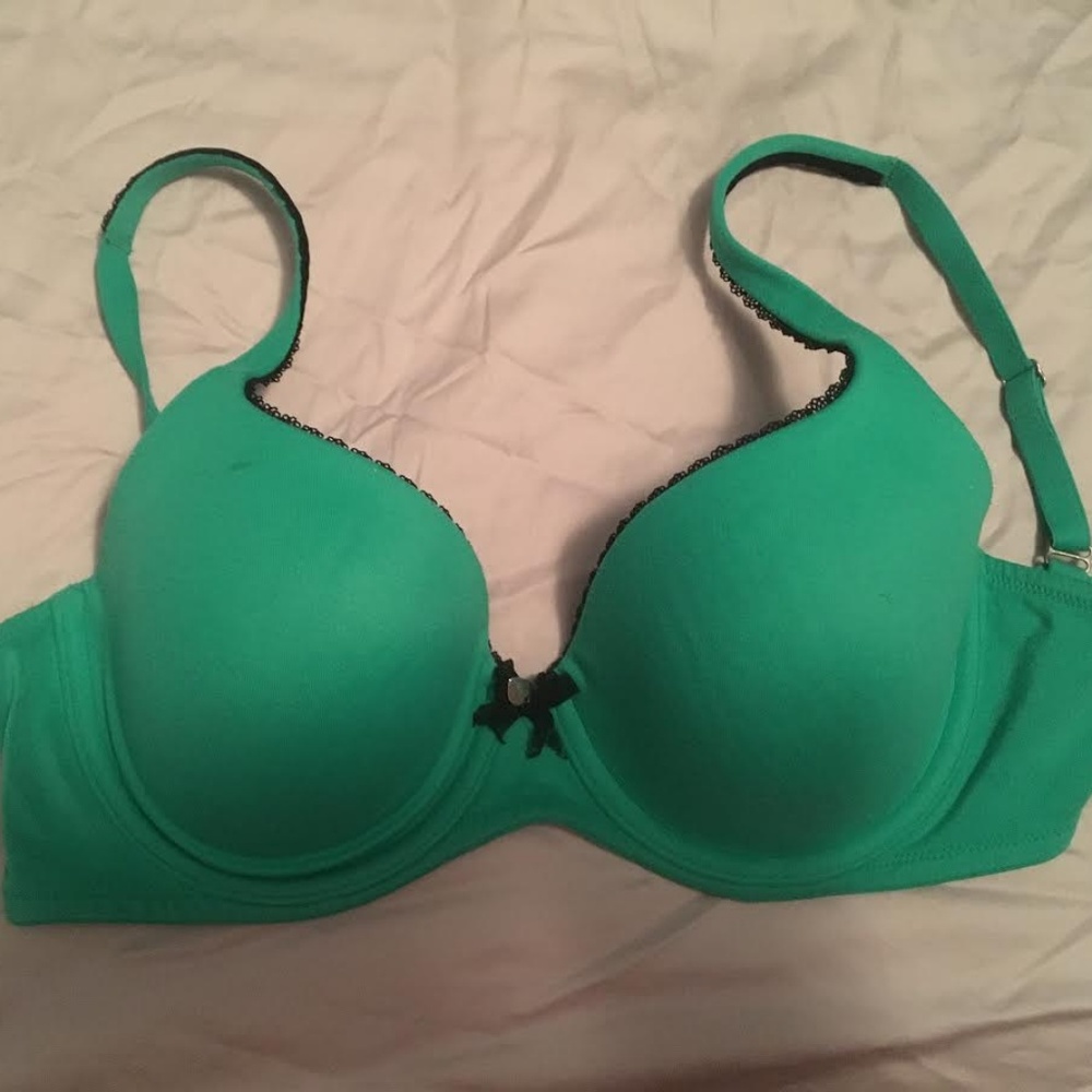Victoria's Secret 32DD "Body by Victoria" Bra